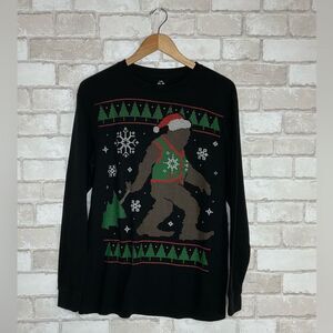 Bigfoot Christmas Men’s Black Long Sleeve Knit Tee Size L